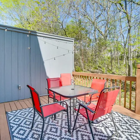 Charming Branson Getaway With Fireplace And Porch
